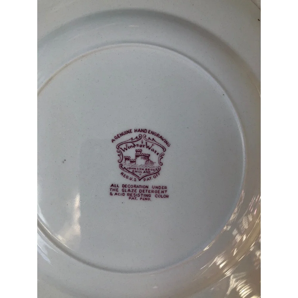 JOHNSON BROTHERS WINDSOR WARE   Square DINNER‎ PLATE Red & WHITE TULIP PATTERN